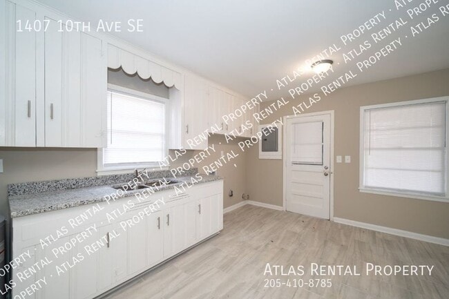 Building Photo - 1407 10th Ave SE