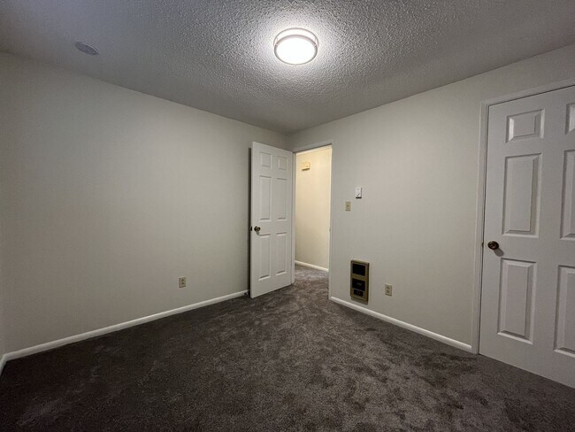 Building Photo - Bright 2-Bedroom Home with Open Living Area & Spacious Bedrooms