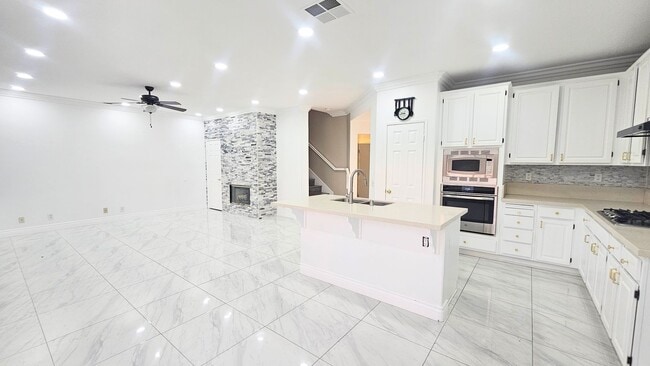 Building Photo - Pool House - Temeku Hills Community- Master Retreat and additional Master Bedroom