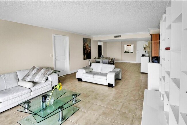 Building Photo - 2560 S Ocean Blvd