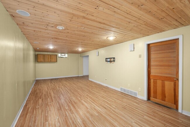 Building Photo - 3129 Windsor Dr