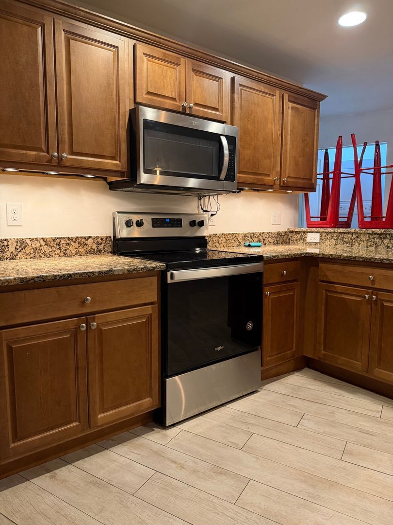 Building Photo - 502 W 9th St