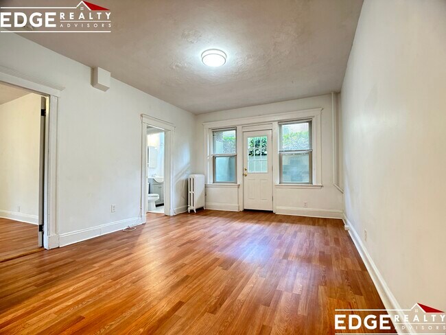 Building Photo - 255 Kelton St