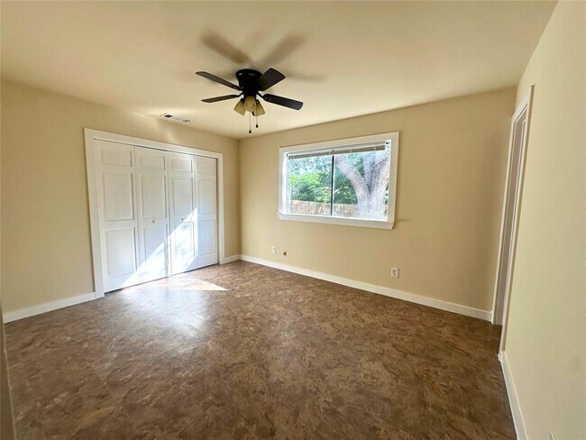 Building Photo - 2525 Dovemeadow Dr