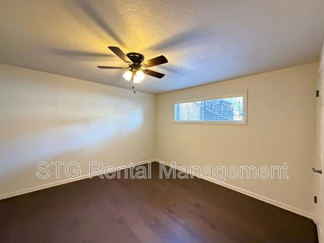 Building Photo - 696 N 600 W