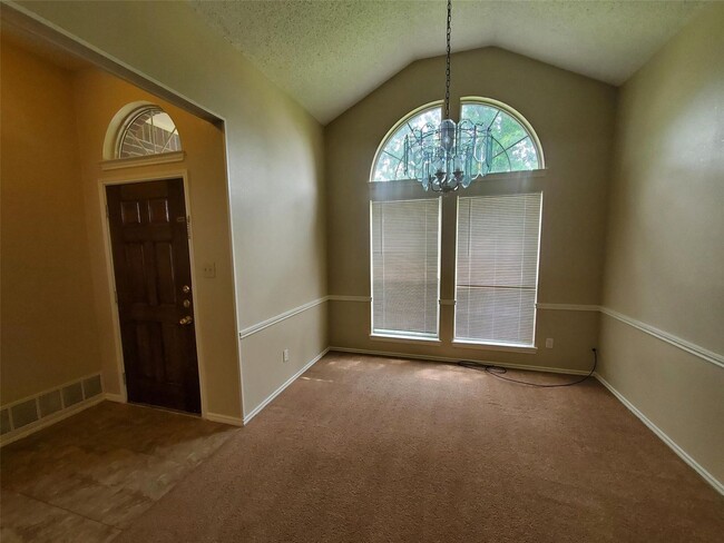Building Photo - Lovely Garland Home over 1700 sqft!