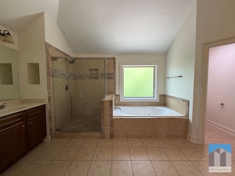 Building Photo - 4805 Carriage Bridge Ln