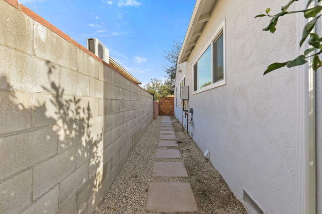 Building Photo - 6535 Ben Ave