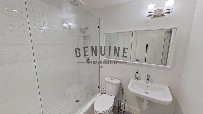 Building Photo - Beautifully Furnished 3Bd 3.5Ba Condo in Costa Mesa