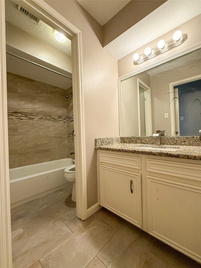 Building Photo - 2906 Quail Valley E Dr