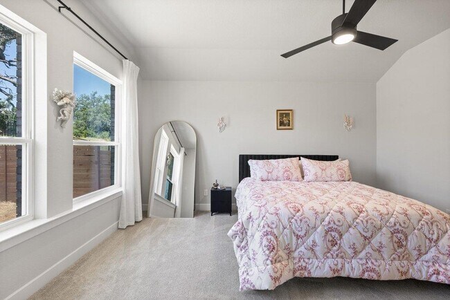 Building Photo - 8408 Grenadier Dr