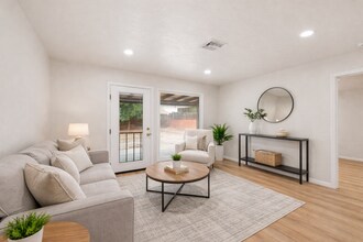 Building Photo - Nice 5 bedroom house on Ewing!