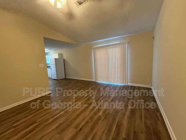 Building Photo - 134 N Ridge Dr