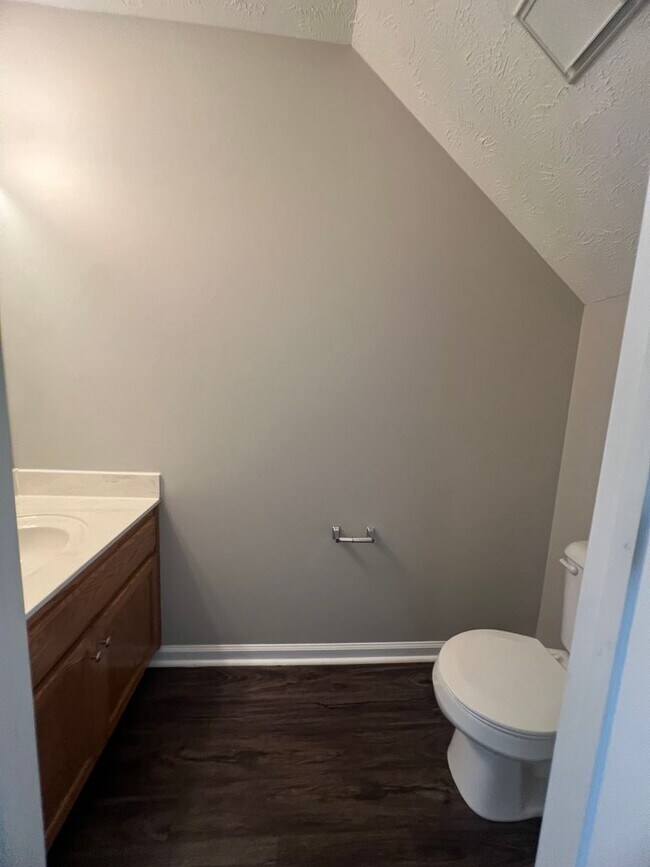 Building Photo - MOVE IN SPECIAL!  HALF OFF FIRST MONTHS RENT!