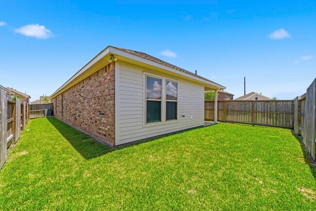 Building Photo - 10934 Bonfire Trl