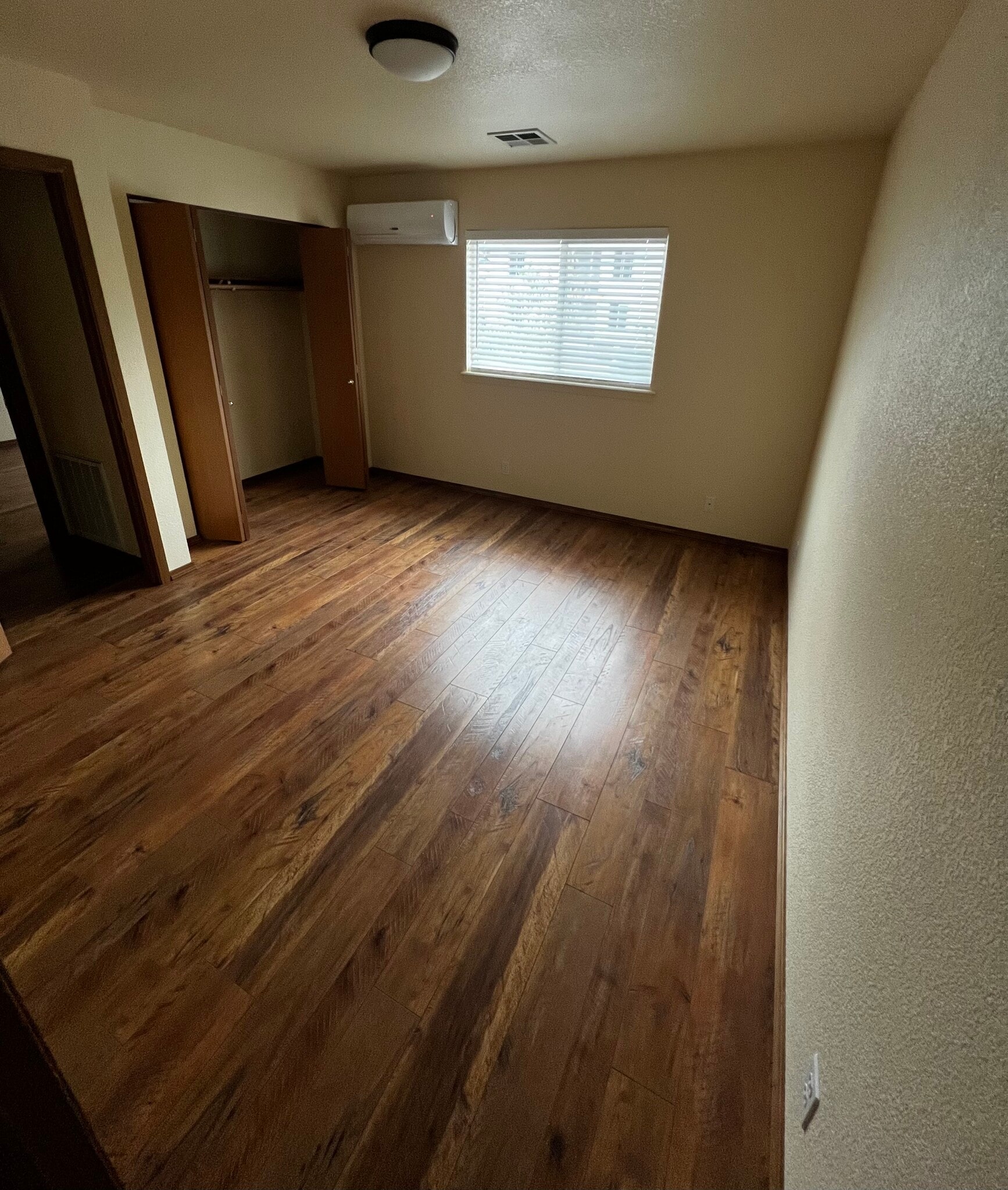Master Bedroom - 1232 W Harbeck Rd