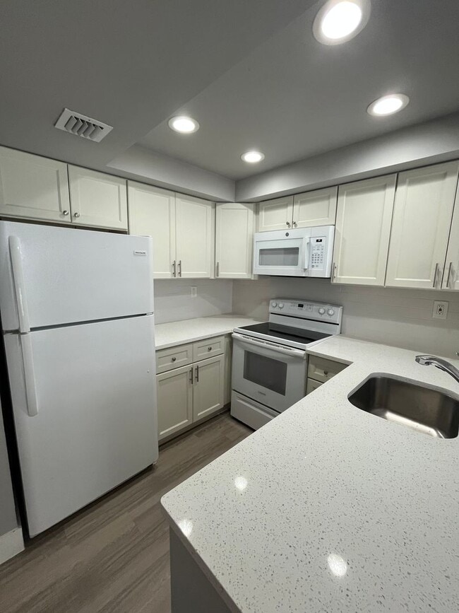 Building Photo - 752 Executive Center Dr