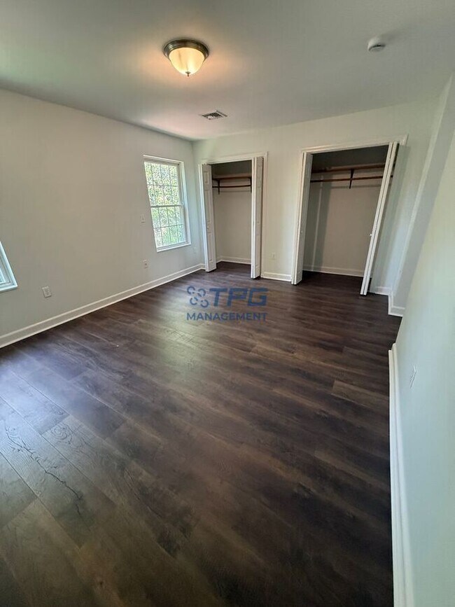 Building Photo - 245 N 19th St