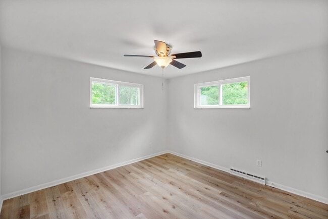 Building Photo - AVAILABLE AUGUST 1ST!! DON'T MISS THIS 3 B...