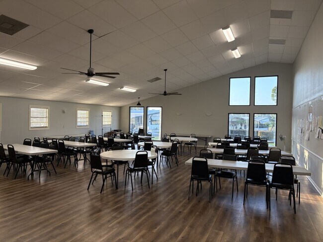 Building Photo - 2425 Harden Blvd