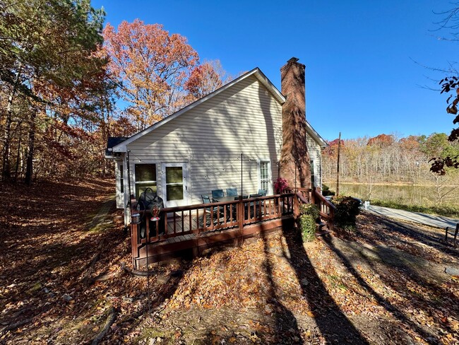 Building Photo - AVAILABLE TO SHOW!