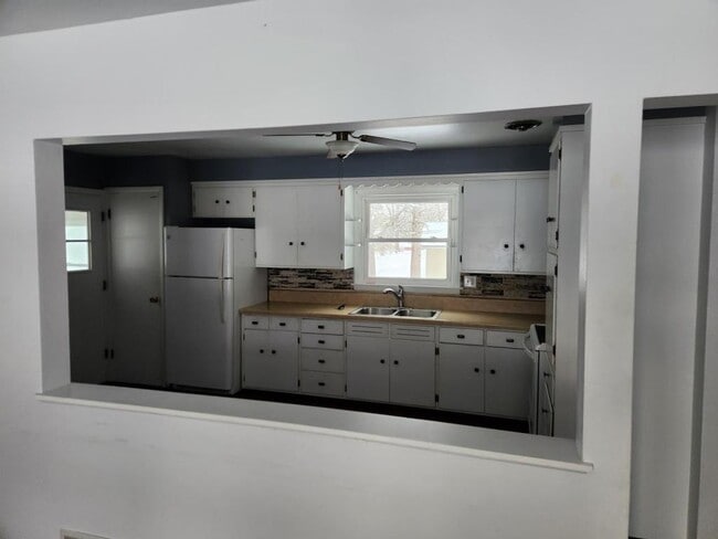 Building Photo - 1716 Menasha Ave