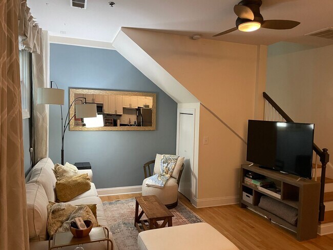 Building Photo - Fully Furnished Downtown Rental Available June 1st!!!