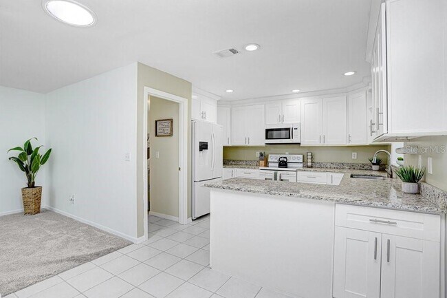 Building Photo - 2306 Lancaster Dr