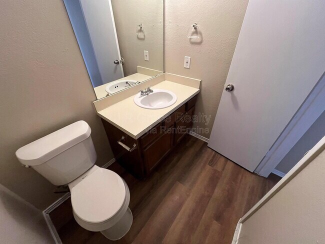 Building Photo - 5911 Shadydell Dr