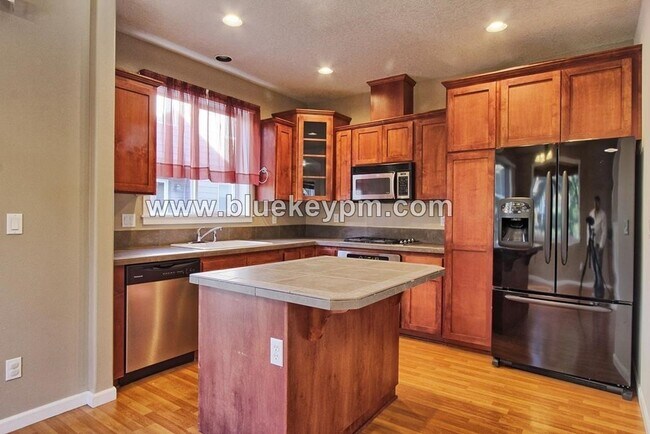 Building Photo - 16220 SW Gage Ln