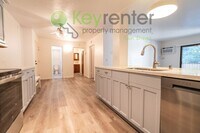 Building Photo - Walking distance to Fashion Vally Mall |2 minute drive to both North and South 163, as well as I-8