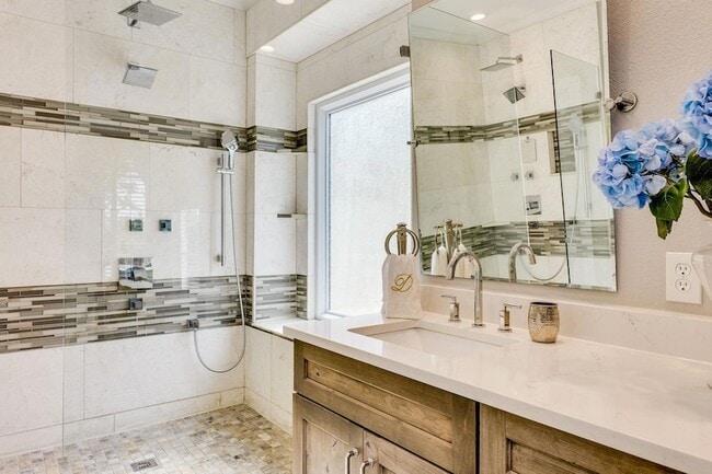 Building Photo - 12727 Cloud Mountain Crossing