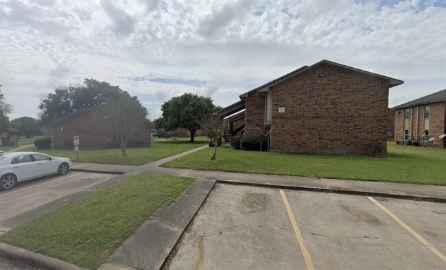 Building Photo - 1845 5th St