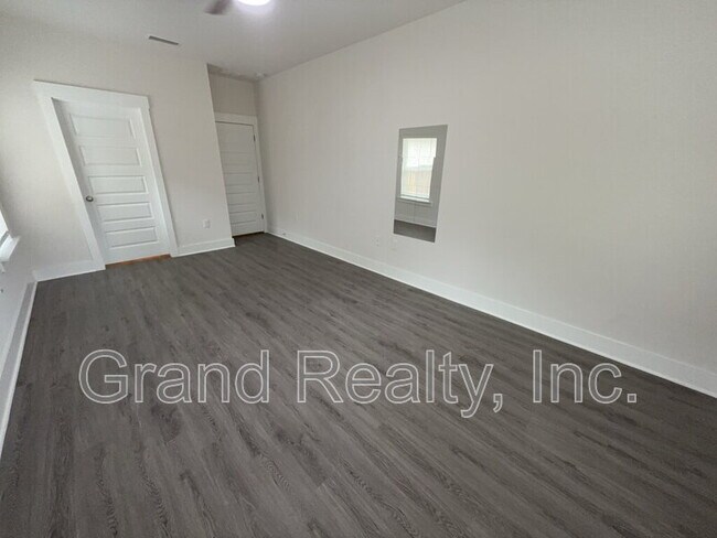 Building Photo - 5963 Cherry Hill Cir