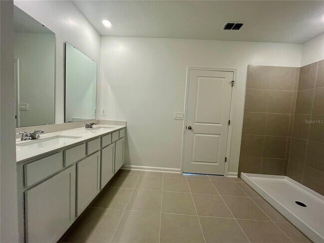 Building Photo - 4700 Golden Knight Blvd