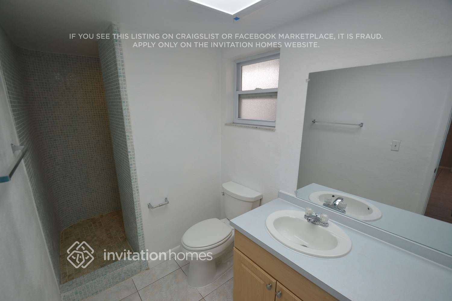 Building Photo - 130 NE Madison Cir N