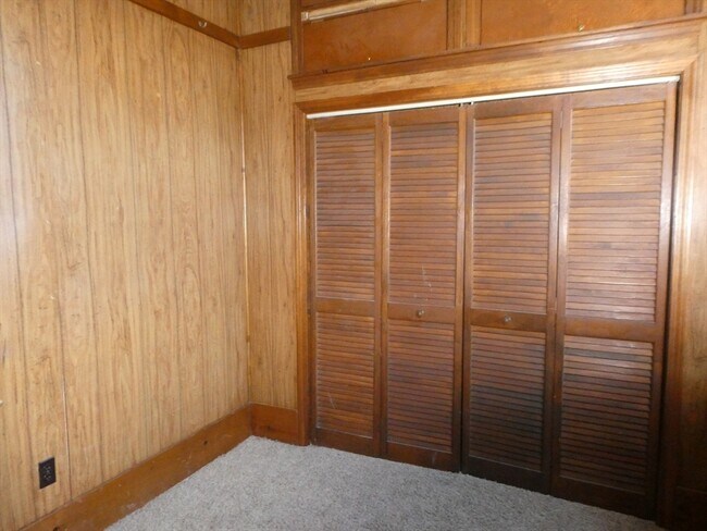 Building Photo - 13 N Main St