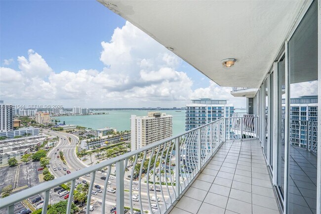 Building Photo - 7601 E Treasure Dr