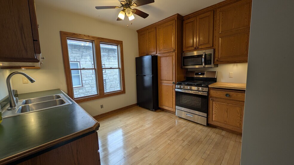 Building Photo - 569 N 65th St