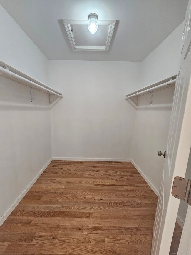 Building Photo - 141 Country Squire Dr