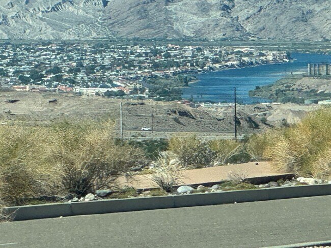 Building Photo - 3 BR Furnished w/Utilities-Vacation Rental- Laughlin Ranch