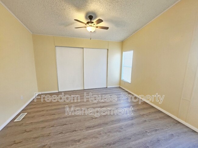 Building Photo - 6420 Wedgewood St
