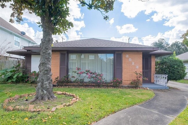 Primary Photo - 3523 Glen Haven Blvd