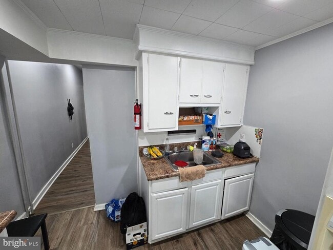 Building Photo - 110 W Douglass St