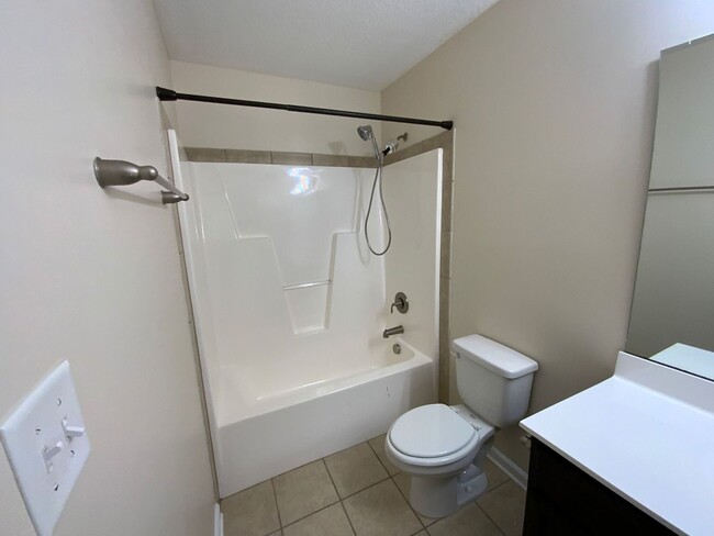 Building Photo - 4 BR 2.5 BA Carolina Plantations