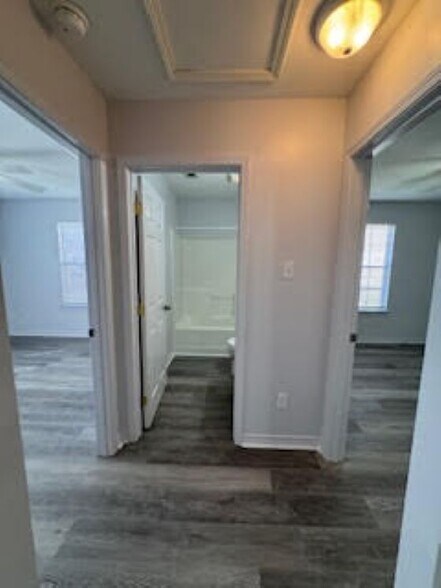 Building Photo - 15149 Deer Creek Dr