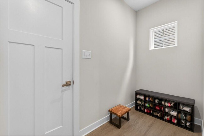 Building Photo - 9733 Goldenrod Ct