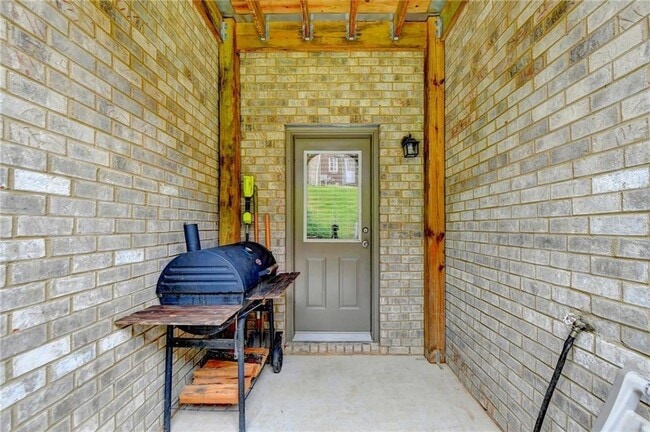 Building Photo - 2185 Mission View Dr NW