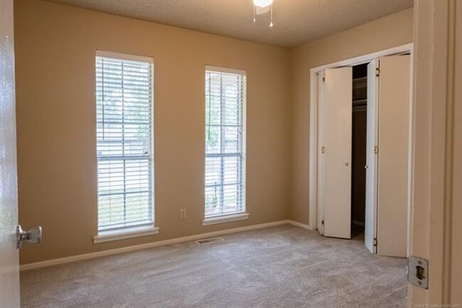 Building Photo - Perfect location near Rhema in Broken Arrow!