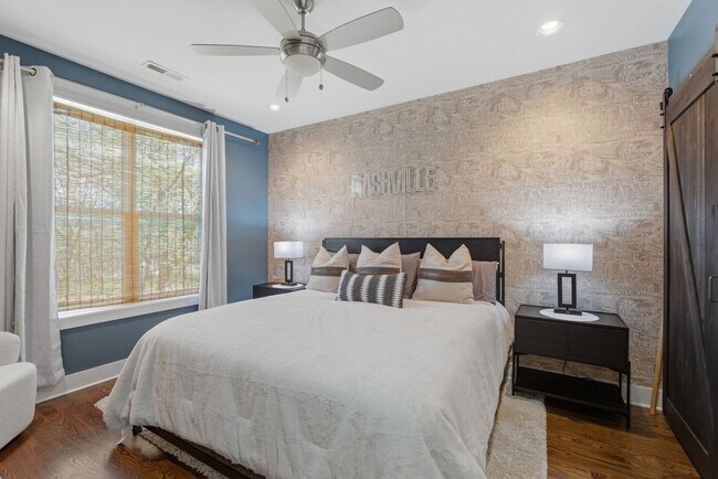 Building Photo - Wedgewood Houston Townhome